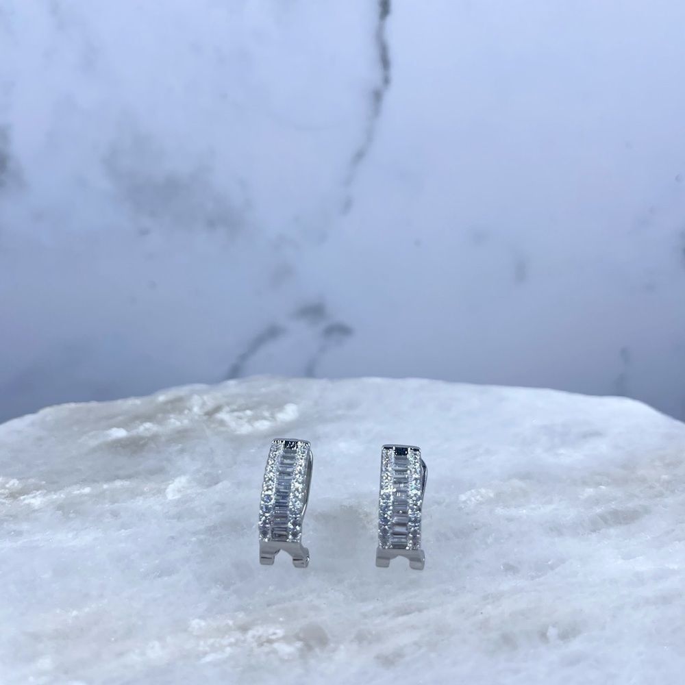 C shaped earring - Picture 4 of 6